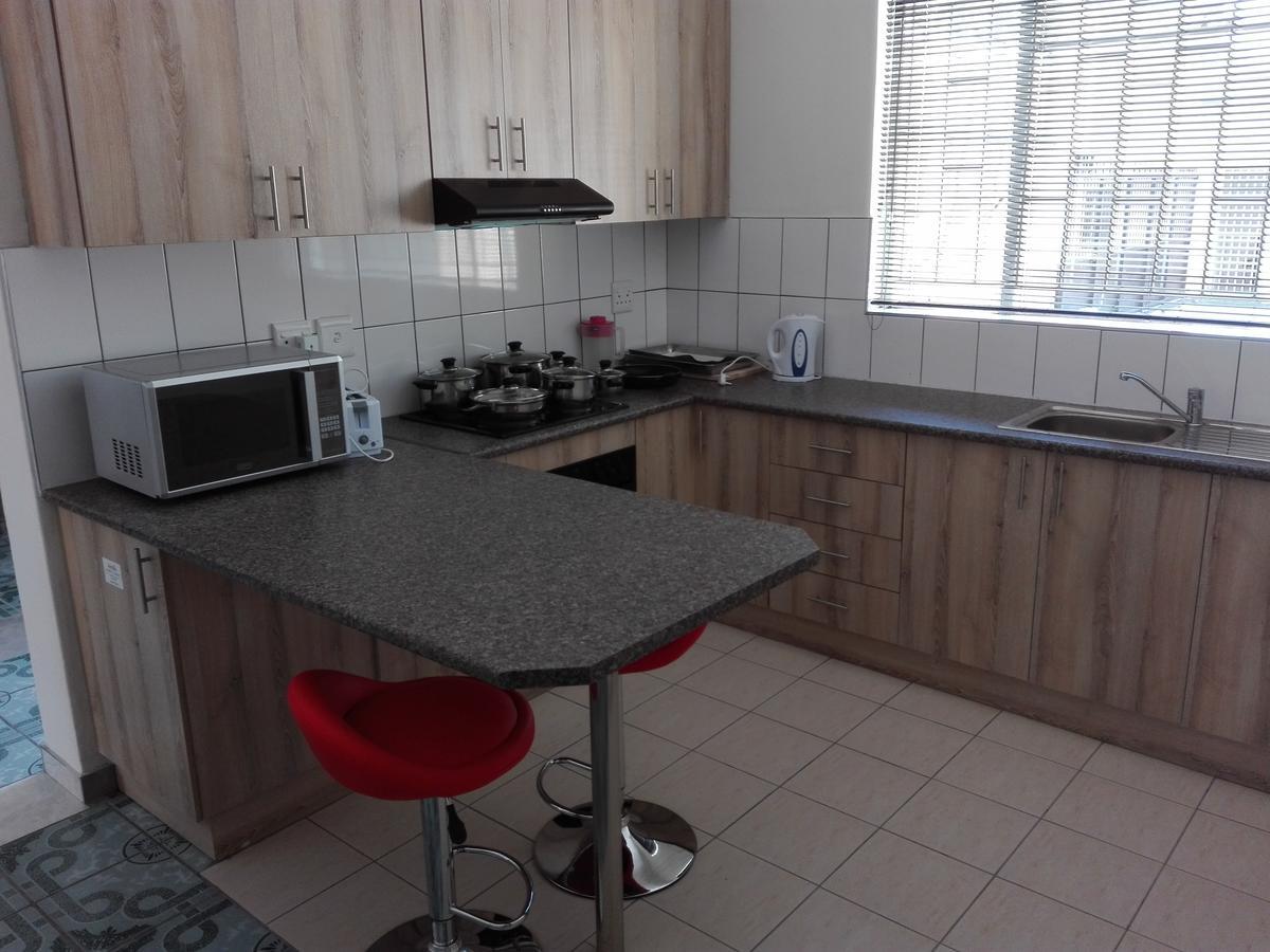 Home Inn Self-Catering Windhoek Esterno foto